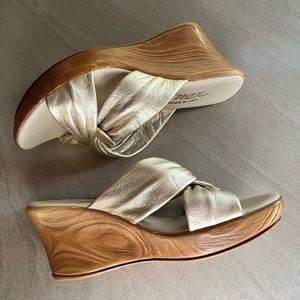 Women’s Onex Wedge Sandal in Gold
